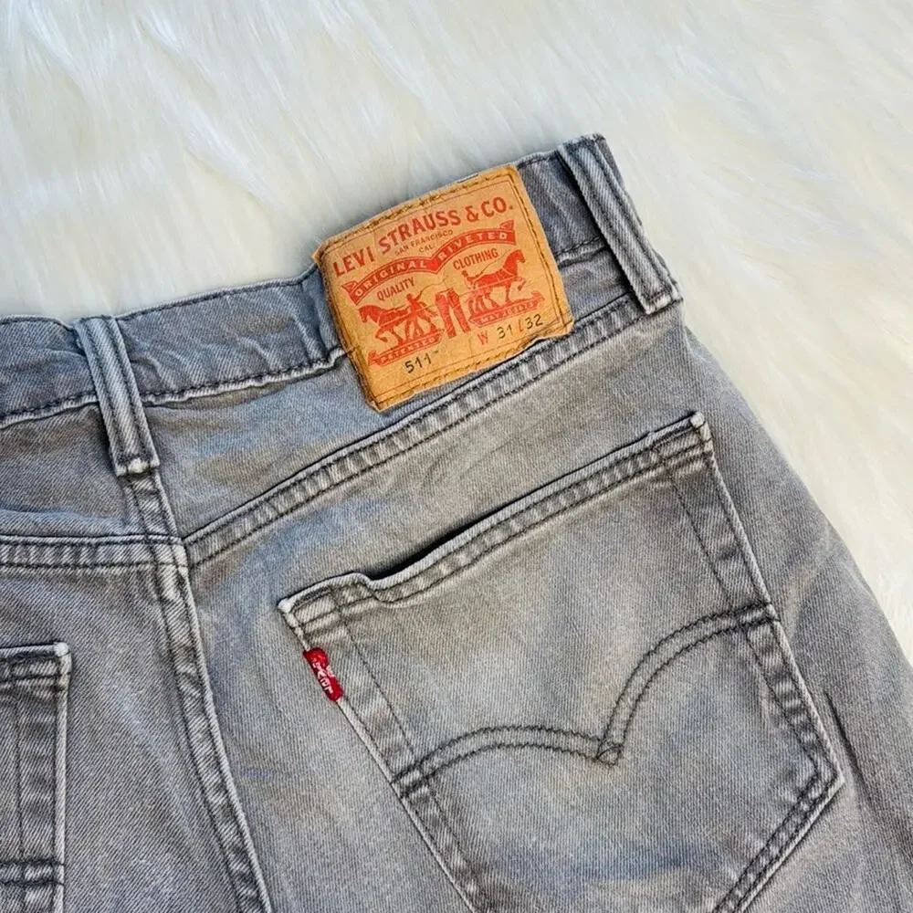 Levis gray distressed